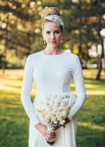 2022 Spring Simple Wedding Dress with Long Sleeves