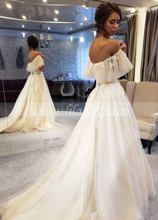 Appliques Flutter Sleeves Wedding Gown with Tulle Skirt