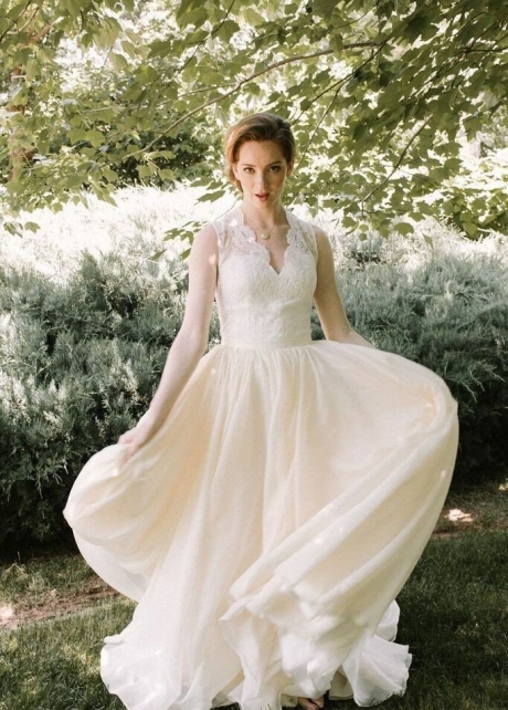 A-line Lace Chiffon Outdoor Wedding Dresses with V-neckline