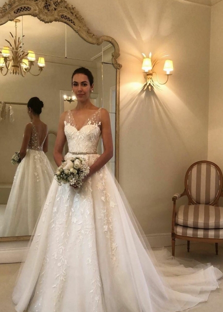 A-line Floral Lace Appliques Wedding Gown with V-neckline