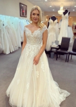 A-line Tulle Ivory Bride Wedding Gowns with Lace Bodice