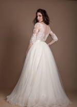 Appliques Illusion Neckline Plus Size Wedding Gown with Sleeves