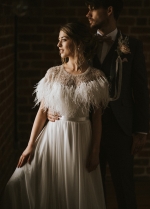 A Line Bohemian Chiffon Lace Wedding Dresses With Feather Rhinestone Wrap