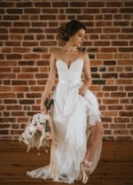 A Line Bohemian Chiffon Lace Wedding Dresses With Feather Rhinestone Wrap