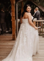 A Line Plus Size Sweetheart Lace Wedding Dresses