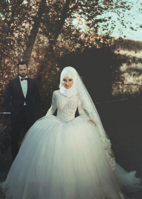 Beaded Long Sleeves Muslim Wedding Gown Tulle Skirt