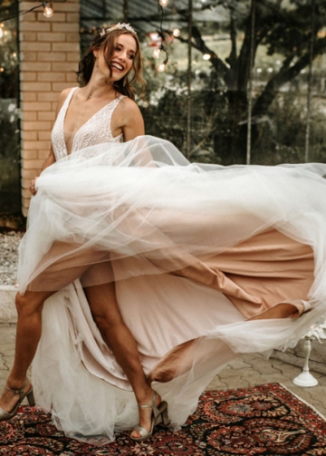 Boho Simple Tulle Wedding Dress A-line Long Bridal Dress With Sweep Train