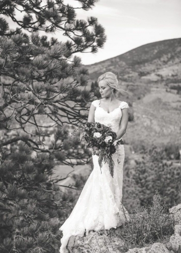 Classic Appliqued Sheath Bridal Wedding Dresses with Cap Sleeves