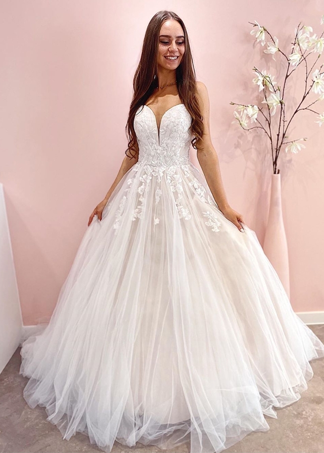 Classic Sweetheart A-line Tulle Wedding Dress