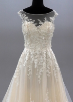 Champagne Ivory A-line Wedding Dresses Bateau Neckline Lace Appliques Custom Made Garden Church Bridal Gowns