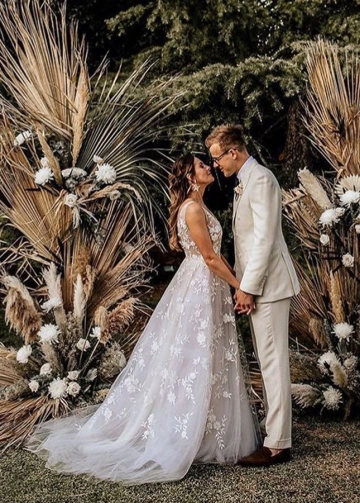 Elegant Floral Lace Wedding Dresses Deep V-Neck A Line Bridal Gowns Bohemian Vestido de noivas