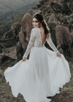 Elegant Lace Beach Wedding Dresses with Long Sleeves