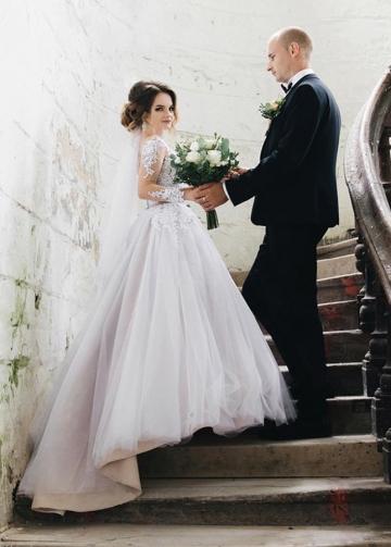 Elegant Lace Wedding Dresses A Line Long Sleeve Bridal Gowns illusion back Robe de soriee