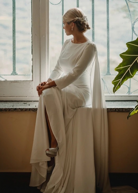Fantasy Wedding Dress with Cape Soft Satin Simple Tradition Refined Bridal Gown Beaded Vestido de noivas