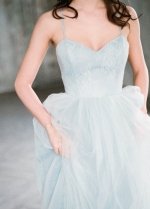 Gray-blue Chantilly Lace Wedding Dresses Tulle Skirt