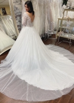 Long Sleeves A-line Wedding Dresses Tulle Skirt
