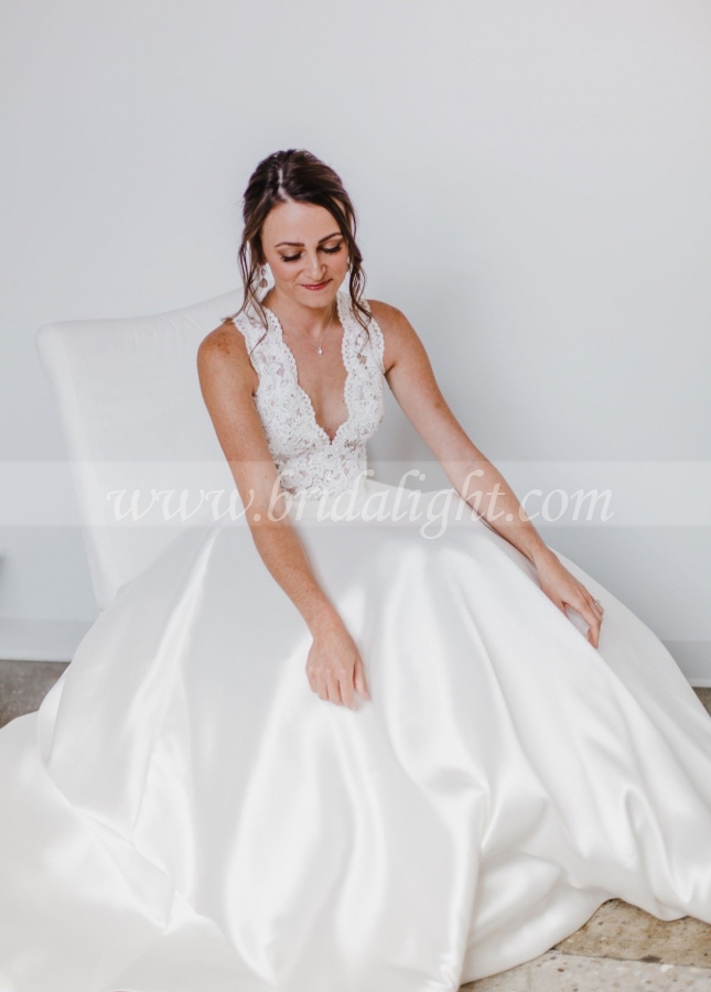 Lace V-neckline Satin Bridal Dresses with Pockets