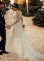 Long Sleeve See through Lace Wedding Dresses Scoop Neck Bohemian Bridal Gowns