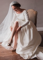 Long Sleeve Simple Satin Wedding Dresses Bateau Neck A Line Bridal Gowns Backless Elegant Bridal Gowns Chic Noivas