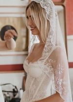 Lace Wedding Dresses Elegant Sheath Long Vintage Bridal Gown Illusion Body
