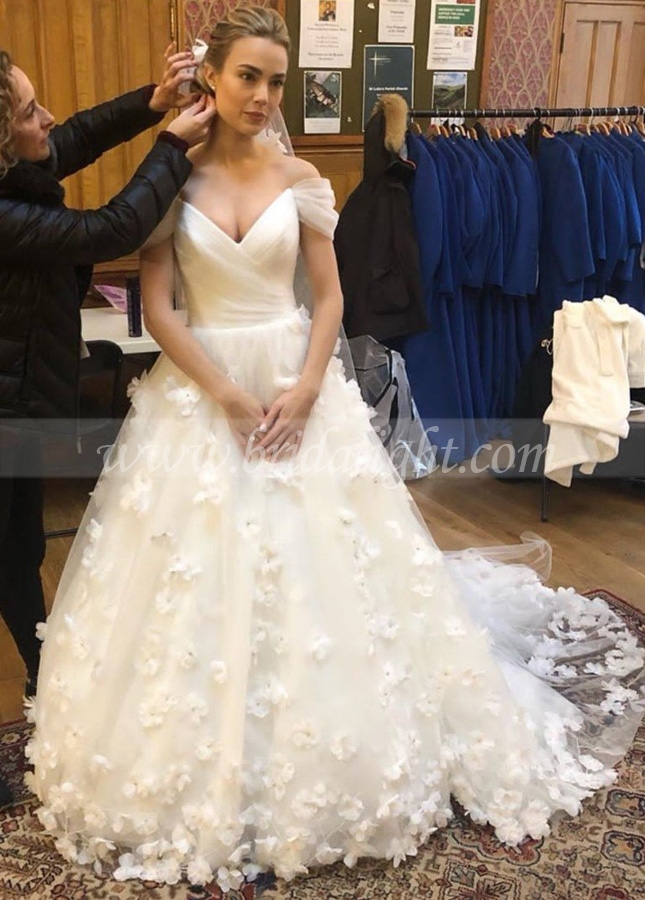 Off-the-shoulder Ivory Flower Wedding Dresses 2022