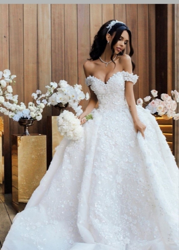 Off-the-shoulder White Princess Flower Wedding Dresses with Long Train
