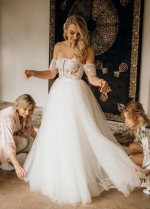 Off the shoulder wedding dress Romantic Tull skirts elegant Bridal Gowns Fashion detail Noivas
