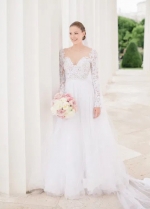 Princess Lace Long Sleeves Bride Wedding Dresses with Tulle Skirt
