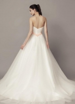 Sweetheart Tulle Skirt Wedding Gown with Appliques Sash