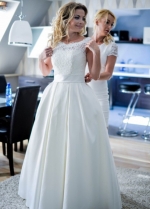 Sleeveless Lace Satin Floor-Length Wedding Gown with Box Pleats