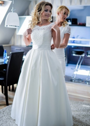 Sleeveless Lace Satin Floor-Length Wedding Gown with Box Pleats