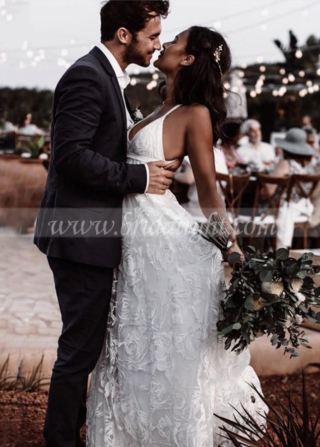 Sexy Beach Ivory Lace Wedding Dresses With Slit Backless