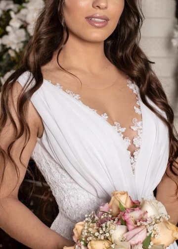 Simple Chiffon Plus Size Wedding Dresses with Lace Appliques Detail