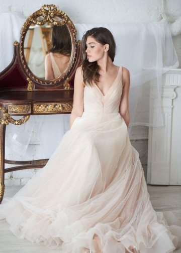 Two-tone Tulle Wedding Dresses with Ruching V-neckline