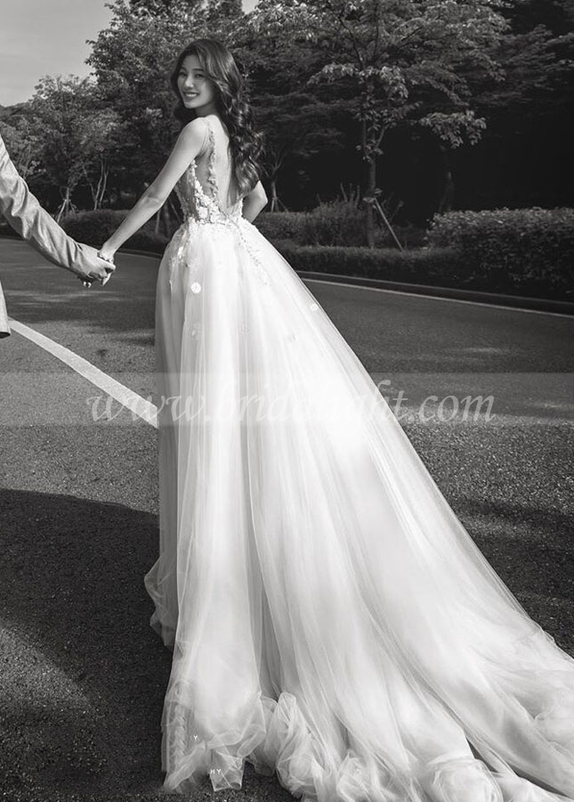 Unique Lace Tulle Outdoor Wedding Dresses