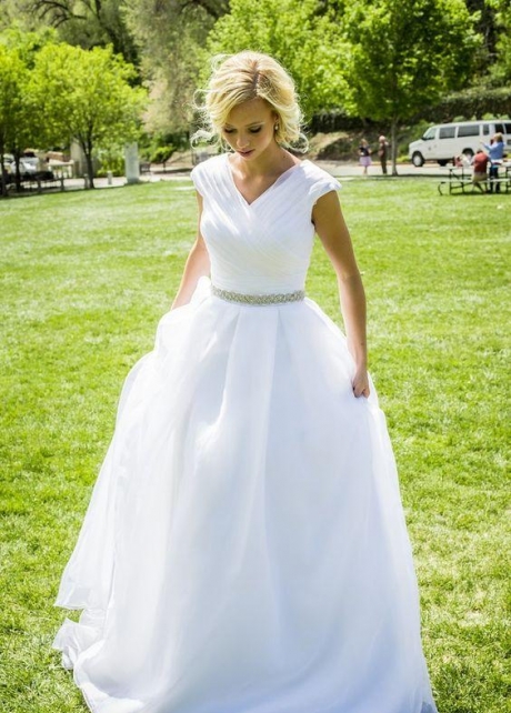 V-neckline White Organza Wedding Dress with Rhinestones Belt