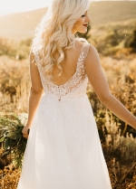V-neck Outdoor Wedding Gown Tulle Sweep Train Vestido de novia