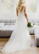 V-neck Outdoor Wedding Gown Tulle Sweep Train Vestido de novia