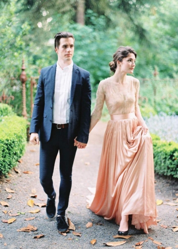V-neck Elbow Length Champagne Wedding Dresses Outdoor